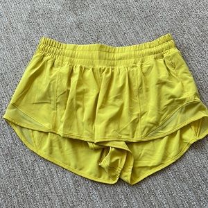 Lululemon hotty hot 2.5 inch inseam shorts